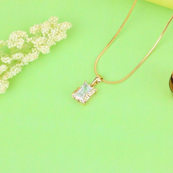 "Elegant Rose Gold Pendant with Rectangle Crystal and Filigree Frame, XPPT1383 - Picture 9 of 13